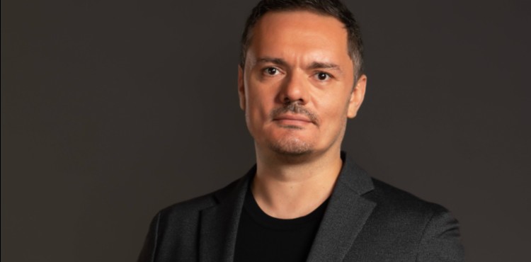 SUAT KAVUKLUO�LU�NDAN �ARKILI ROMAN: �SON G�ZEL �STANBUL�