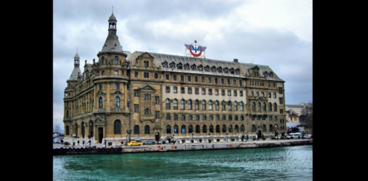 HAYDARPA�A VE S�RKEC� GARLARI SANATLA YEN�DEN DO�UYOR