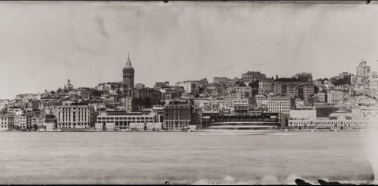 �STANBUL'UN BELLED�� CAM PLAKALARDA