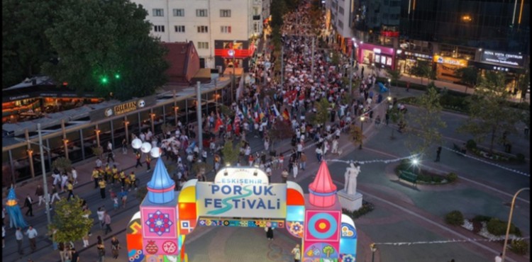 ESK��EH�R PORSUK FEST�VAL�'NDE HAFTA SONU CO�KUSU