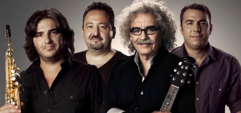 YEN TRK DASDASTA LK KEZ SAHNE ALIYOR