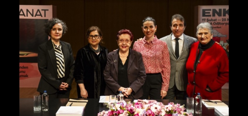 ELE�T�R�, T�YATRONUN KEND�N� YEN�LEMES�N� SA�LAR